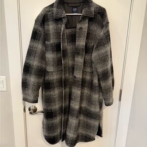 GAP Women's Checkered Jacket in Black and Gray